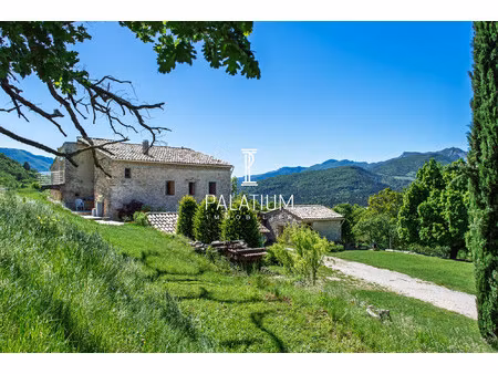bastide exceptionnelle — 180 m² sur 2 ha — sisteron