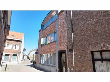 centraal gelegen appartement vlakbij de markt van eeklo!
