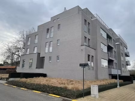 instapklaar modern appartement met 2 slaapkamers en garage