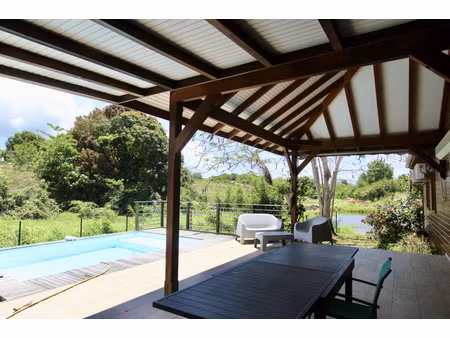 villa meublée f5 avec piscine saint-anne