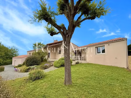 vente maison 9 pièces 205 m² à longeves (85200)  339 000 €