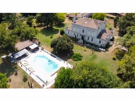 maison de 14 pièces de 900 m² à saint-symphorien