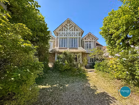 vente maison 9 pièces  180.00m²  vert