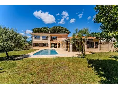 villa familiale piscine et 50m plage
