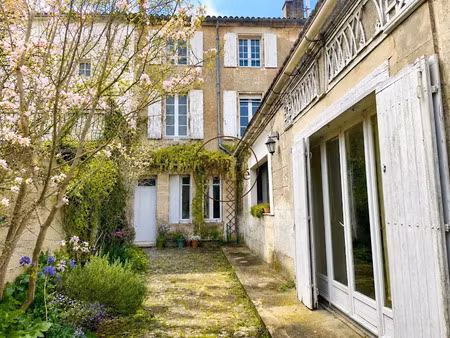 vente maison 7 pièces 200 m² à angouleme (16000)  349 900 €