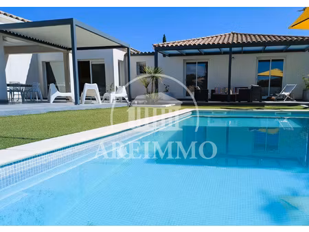 villa 7 pièces 210 m2 habitables sur 1500 m2 de terrain à 18