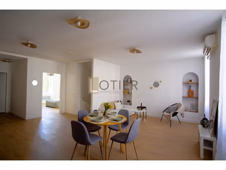 à vendre maison de ville avec grand garage et combles amén