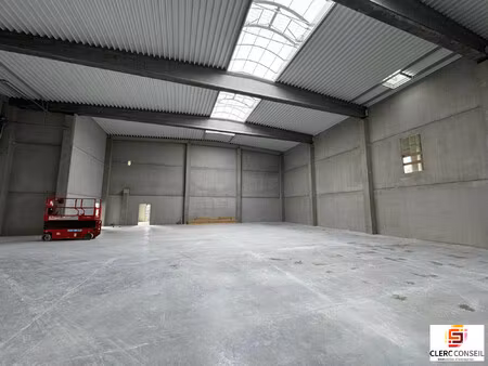 location local commercial 900m² st etienne du rouvray 76800