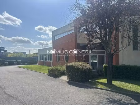 location bureaux 941 m²