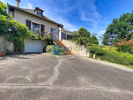 maison spacieuse au coeur de la campagne avec 6 chambres