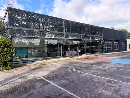 mazamet ensemble commercial et d'activité de 900m2 sur l'axe castres/beziers.