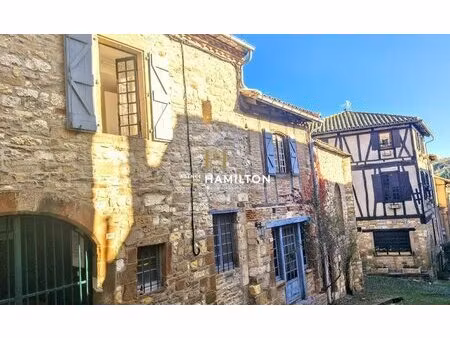 maison de village en pierres a cordes sur ciel