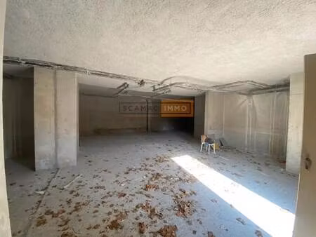 location commerce toulon 83000 200m²