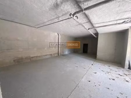 location commerce toulon 83000 112m²