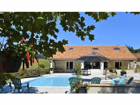maison rénovée avec 4 chambres  piscine et grange