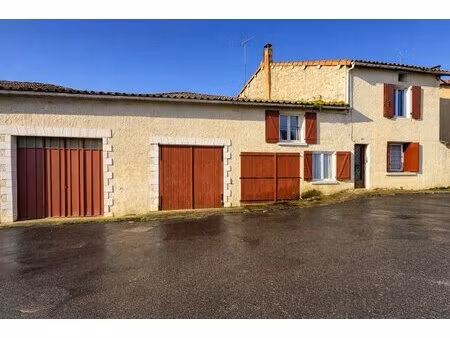 maison de ville avec trois chambres  une cour-jardin et deux grands garages