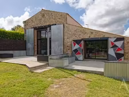 vente maison à saint-étienne-du-bois (85670) : à vendre / 160m² saint-étienne-du-bois