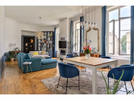 lyon 1er - rare - très bel appartement ancien avec jardin su