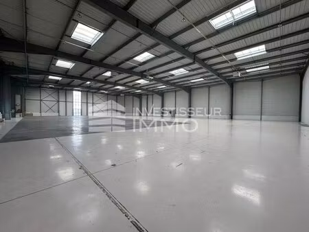 location local d'activités 450 m² à 2 500 m²