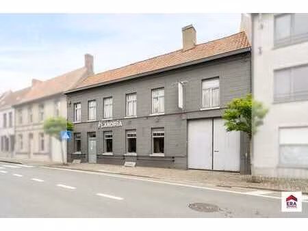 commerce avec logement au centre de wakken