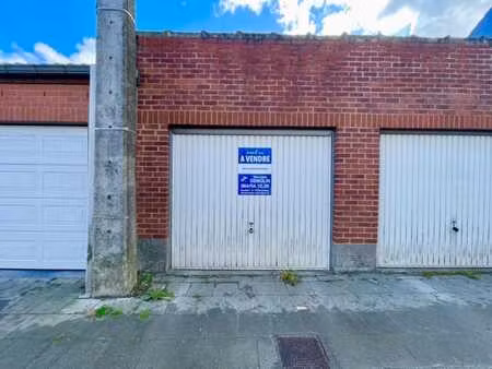 garage fermé à front de rue