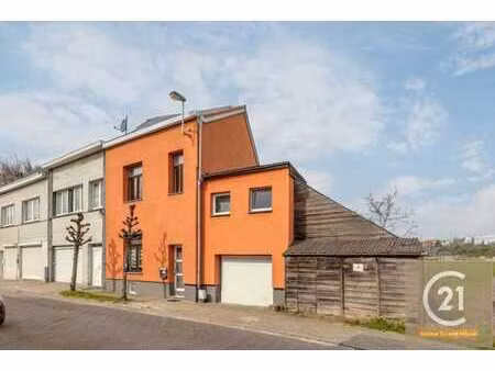 spacieuse maison à 3 façades avec toiture neuve  5 chambres 