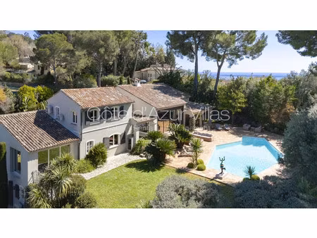 villa de luxe à louer dans le quartier village-le val-cabrieres