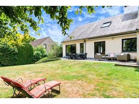 magnifique villa 6 chambres avec garage et jardin