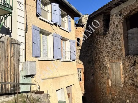 bayons  maison de village 3 pièces