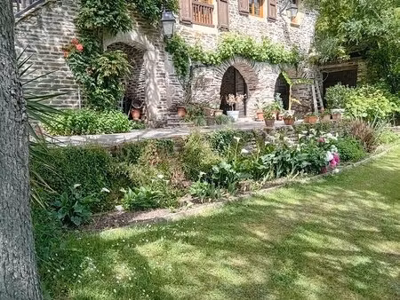 charmante maison à estaing.