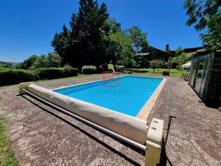propriété de 220 m2 avec multiples dependances et veranda de 50m2 sur 3ha de terrain