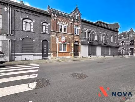 spacieuse maison 5 chambres offrant un grand potentiel