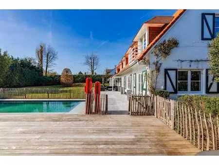 une villa rénovée avec piscine - limite rsg