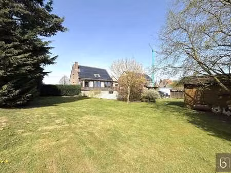 villa (3 à 4ch)  véranda  piscine  poolhouse/bbq  garage
