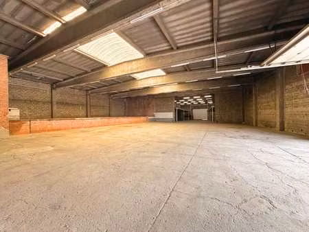 entrepôt de +/- 790 m²