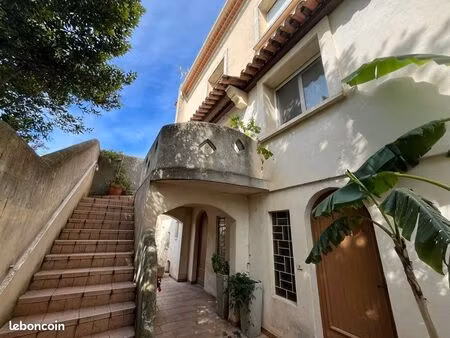 vend très belle maison avec 2 garages