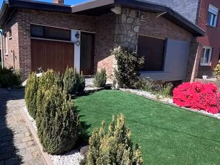 bungalow avec garage et beau jardin