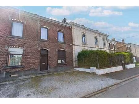 maison 2-3 chambres avec jardin et parking