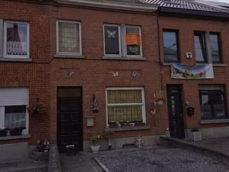 une maison 2 facades au centre du village d'horrues