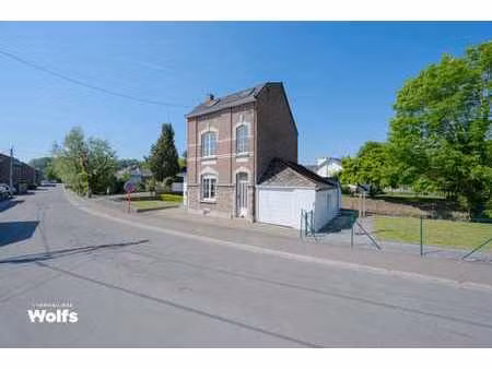 agréable maison avec jardin et grand garage.!