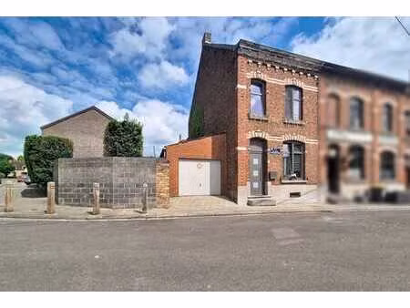 maison 3 façades à rafraîchir + garage