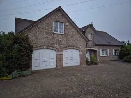 belle propriété avec villa  jardin  4 box (chevaux)  pâture