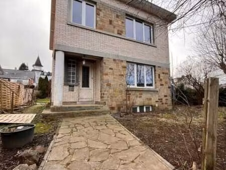 maison à rénover avec beau potentiel  située à spa