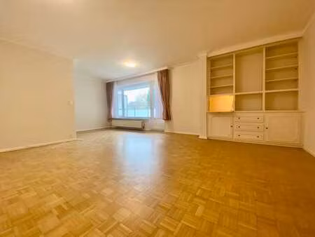 spacieux et chaleureux studio + terrasse