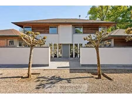 stijlvolle villa met luxueuze afwerking en zonnige tuin !...