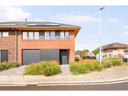 maison neuve spacieuse  moderne et de qualité avec 3 chambre