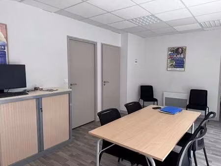 location bureaux et commerces à dinan (22100) : à louer / 40m² dinan