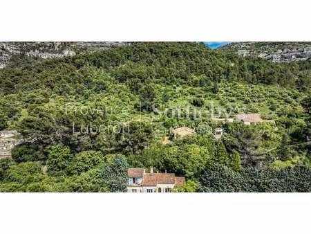 maison avec piscine et terrasse fontaine-de-vaucluse (84)