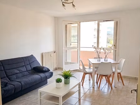toulon ouest studio renove dans residence avec parking (chau