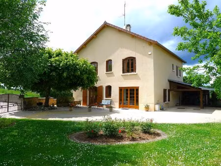 dans un écrin de verdure  belle maison de caractère début 20 ème siècle